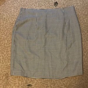 Houndstooth skirt. Pnk2